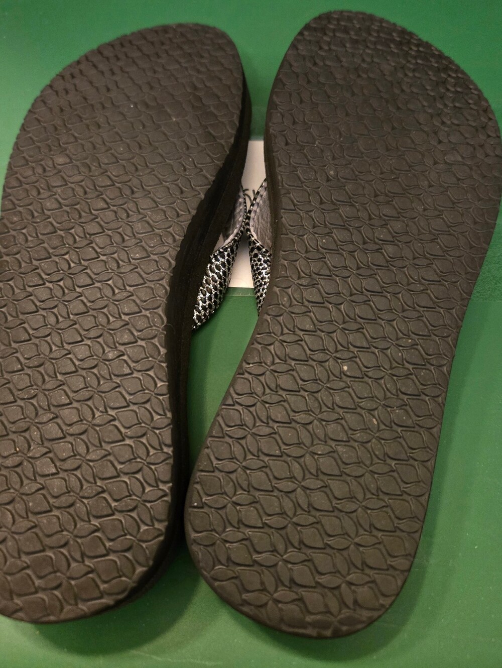 Reef Black Sandals with Silver Patterned Straps - Picture 4 of 4